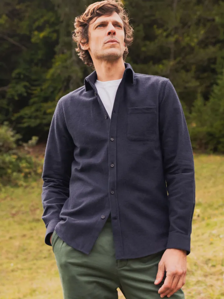 Chemise bleue marine en flanelle épaisse col italien