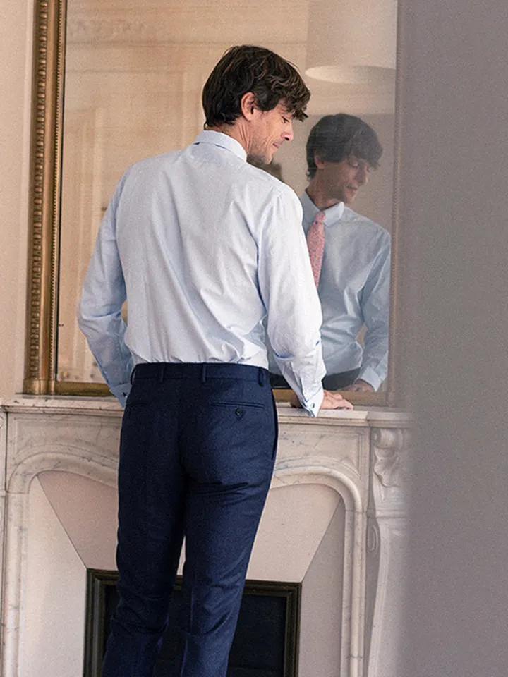 Chemise col anglais bleu ciel à poignets mousquetaire