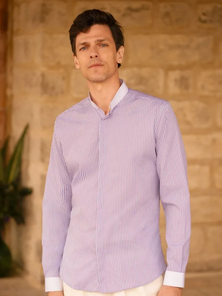 Chemise col inversé infroissable bleu ciel à rayures bordeaux