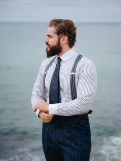 Chemise col rond à triples rayures bleu marine