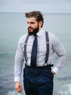 Chemise col rond à triples rayures bleu marine