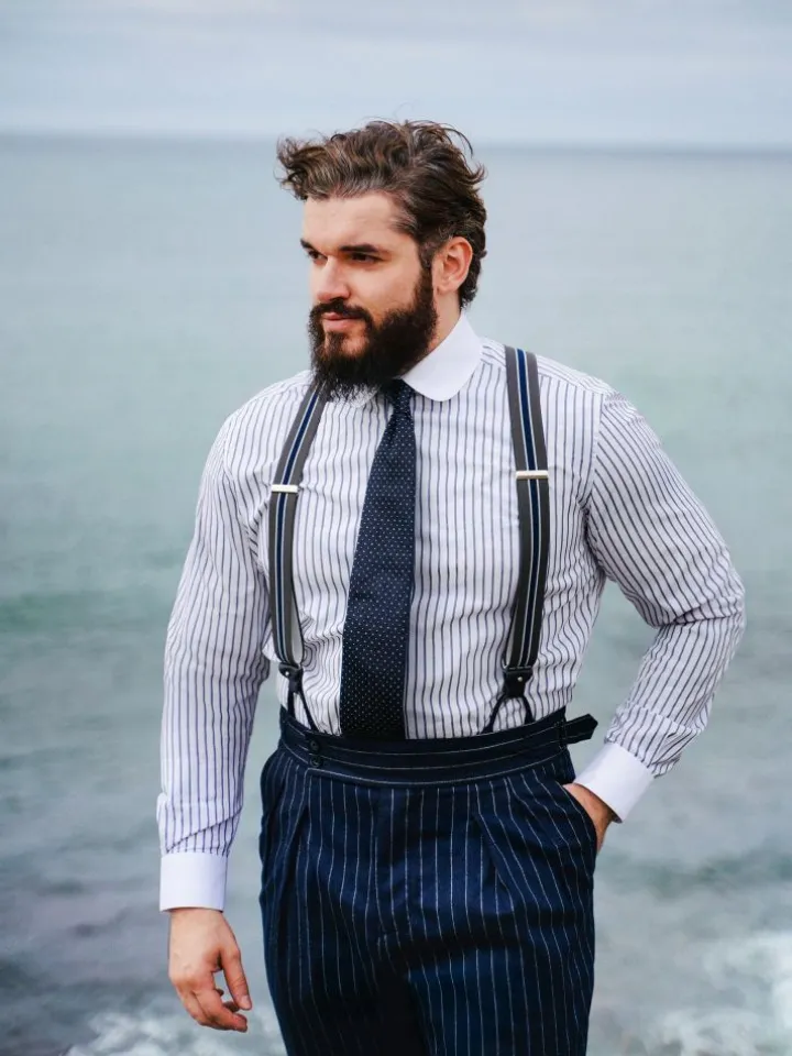 Chemise col rond à triples rayures bleu marine