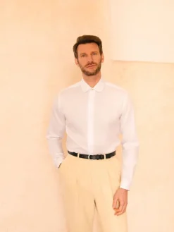 Chemise col rond en dobby blanc avec bouton doré
