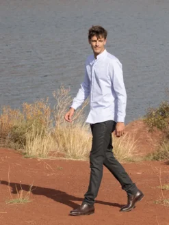 Chemise infroissable col droit à rayures bleu ciel