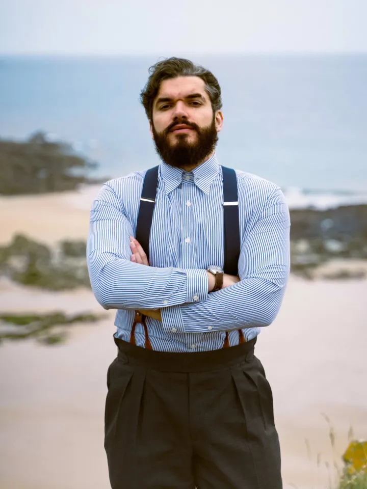 Chemise infroissable col épingle à rayures bleu marine