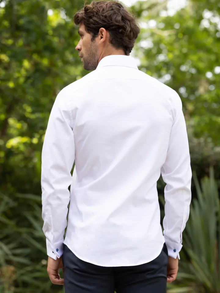 Chemise mousquetaire blanche à gorge cachée col italien