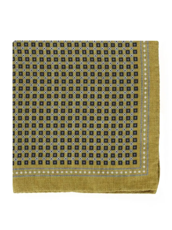 Pochette de costume en soie jaune à motifs carrés bleu
