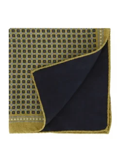 Pochette de costume en soie jaune à motifs carrés bleu