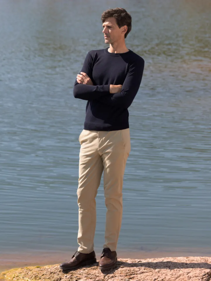 Pull col rond en laine vierge bleu marine